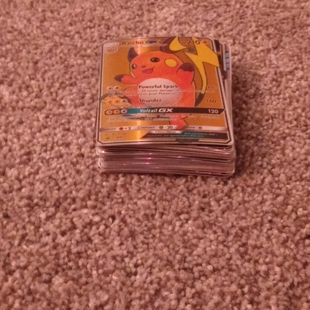40 Pokemon cards